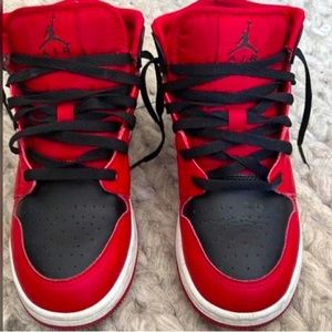 Worn once. Sell because it doesn’t fit me.